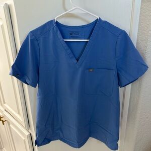 Figs V-Neck Scrub Top in Medium and bottoms in Large in Blue
